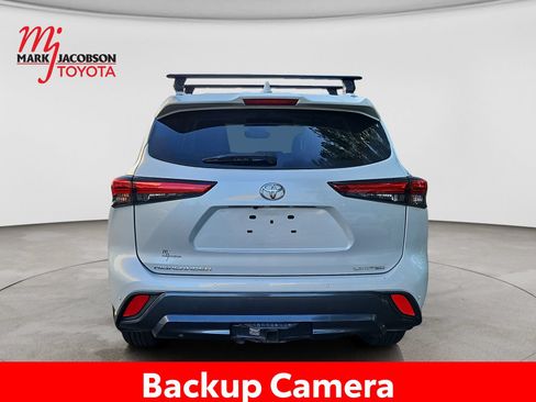 Used 2022 Toyota Highlander Limited FWD image 11