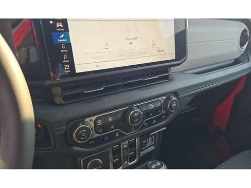 Used 2025 Jeep Wrangler Unlimited Sahara w/ Safety Group AWD/4WD image 8