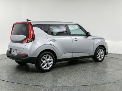 Used 2025 Kia Soul LX w/ LX Technology Package image 9