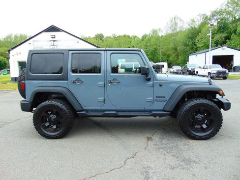 Used 2015 Jeep Wrangler Unlimited Sport w/ Quick Order Package 24S AWD/4WD image 2