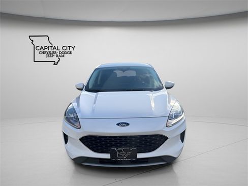 Used 2021 Ford Escape SE image 2