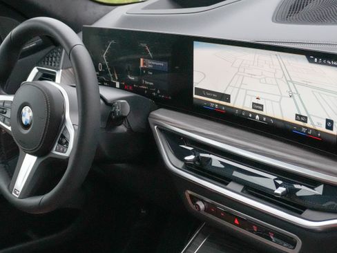 Certified 2026 BMW X7 xDrive40i w/ M Sport Package image 10