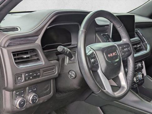 Used 2022 GMC Yukon SLT w/ SLT Premium Package image 3
