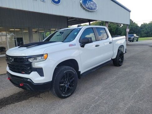 Used 2022 Chevrolet Silverado 1500 LT Trail Boss w/ Convenience Package II AWD/4WD image 2