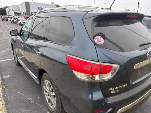 Used 2014 Nissan Pathfinder SL w/ SL Tech Package FWD image 5