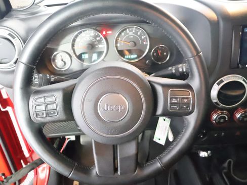 Used 2016 Jeep Wrangler Unlimited Sahara w/ Connectivity Group AWD/4WD image 33