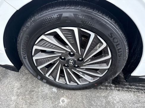 Used 2025 Hyundai Sonata Limited image 41