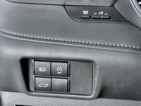 Used 2024 Toyota Highlander LE AWD/4WD image 14