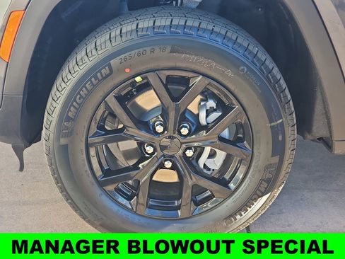 New 2025 Jeep Grand Cherokee Altitude AWD/4WD image 36
