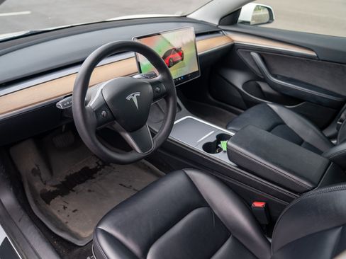 Used 2023 Tesla Model 3 Standard Range RWD image 4