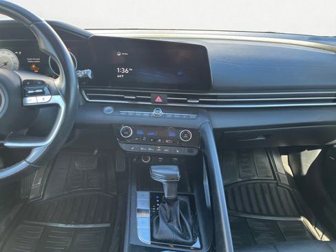Used 2021 Hyundai Elantra Limited image 12