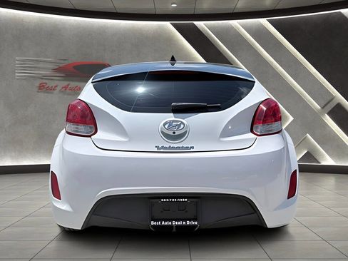 Used 2014 Hyundai Veloster FWD image 3