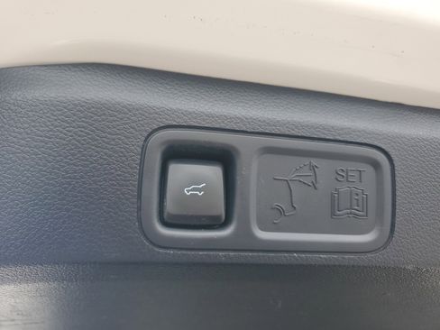 Used 2022 Ford Expedition XLT image 11