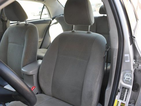 Used 2012 Toyota Corolla LE FWD image 17