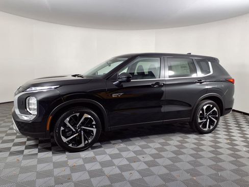 New 2025 Mitsubishi Outlander SE image 4