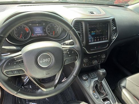 Used 2019 Jeep Cherokee Trailhawk image 25
