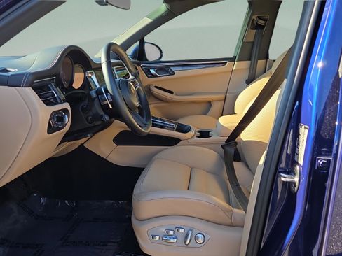 Used 2022 Porsche Macan image 32