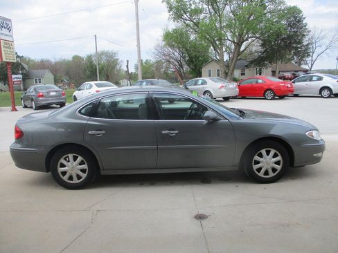 Used 2005 Buick LaCrosse CXL FWD image 2