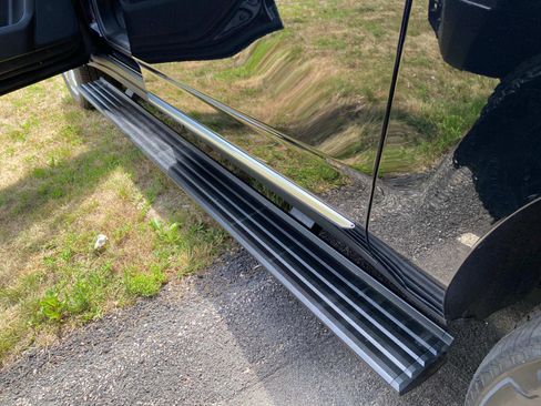 Used 2024 GMC Yukon XL Denali w/ Denali Reserve Package image 10