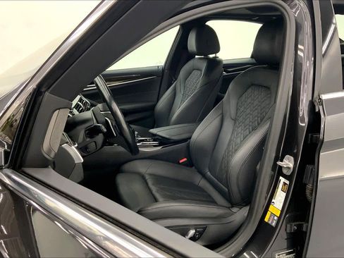 Used 2021 BMW 530e w/ Premium Package image 21