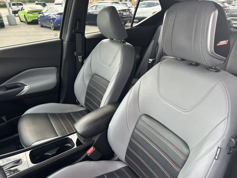 Used 2024 Nissan Kicks SR w/ SR Premium Package FWD image 19