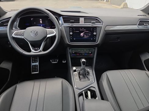 Certified 2023 Volkswagen Tiguan SE R-Line FWD image 21