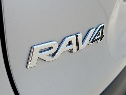 Used 2024 Toyota RAV4 LE AWD/4WD image 8