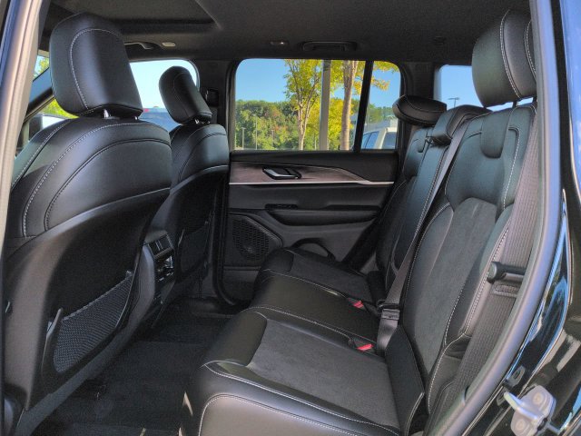 New 2027 Jeep Grand Cherokee Altitude RWD image 12