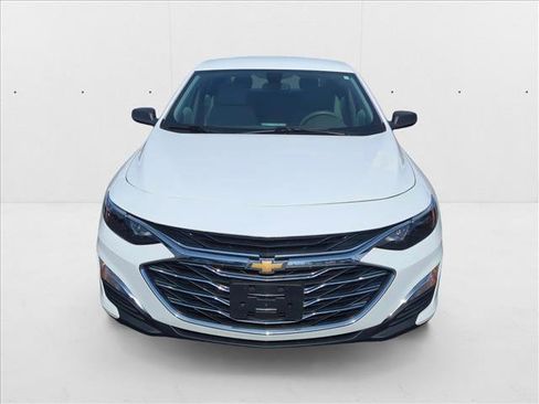 Used 2020 Chevrolet Malibu LS image 2