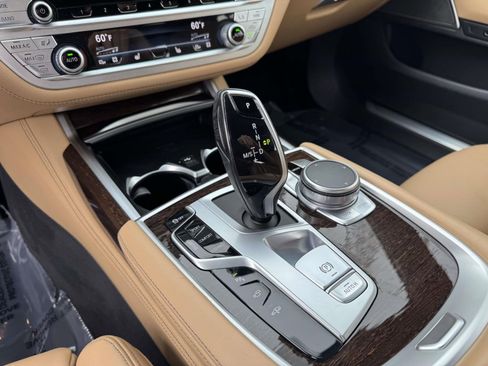 Used 2021 BMW 750i xDrive w/ M Sport Package AWD/4WD image 27