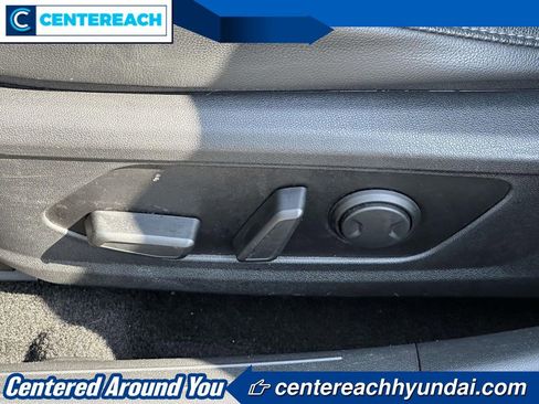 Used 2023 Hyundai Elantra Limited image 16