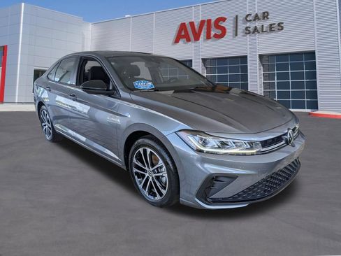 Used 2025 Volkswagen Jetta Sport FWD image 3