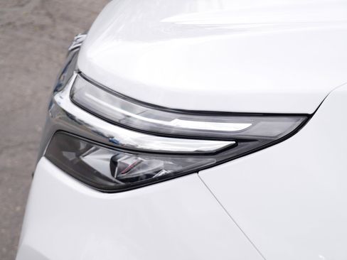 Used 2024 Chevrolet Equinox LT AWD/4WD image 16