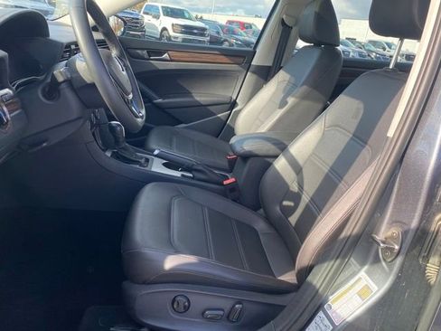 Used 2022 Volkswagen Passat 2.0T image 12