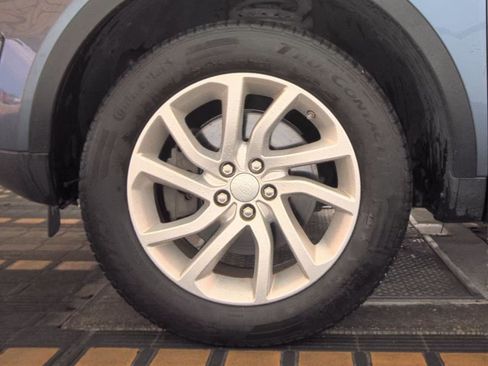 Used 2019 Land Rover Discovery Sport HSE AWD/4WD image 8