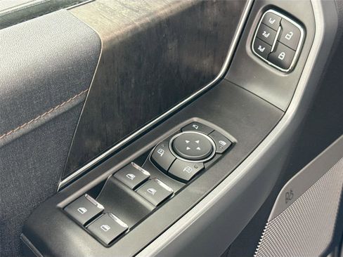 Used 2022 Ford F150 Lightning Lariat image 29