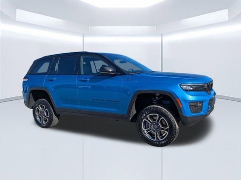 Used 2023 Jeep Grand Cherokee Trailhawk w/ Advanced Protech Group II AWD/4WD image 1