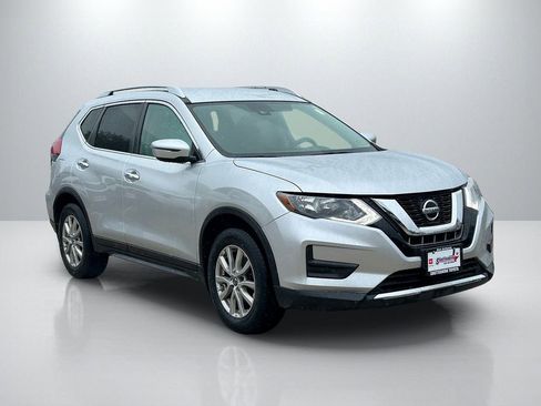 Used 2019 Nissan Rogue S w/ Special Edition Package FWD image 3