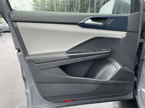 Certified 2024 Volkswagen Taos SE w/ Panoramic Sunroof Package FWD image 14