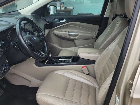 Used 2017 Ford Escape SE w/ SE Leather Comfort Package FWD image 6