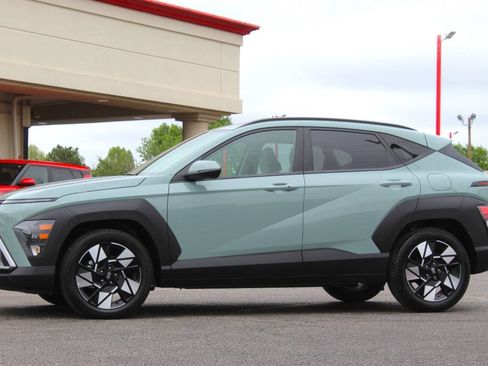 Used 2025 Hyundai Kona SEL FWD image 6