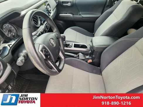 Used 2022 Toyota Tacoma TRD Sport w/ Technology Package RWD image 14