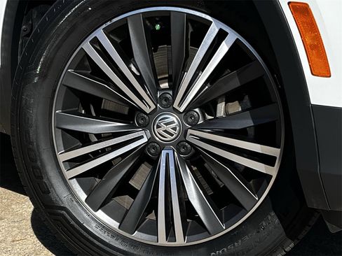 Used 2018 Volkswagen Tiguan SEL image 30