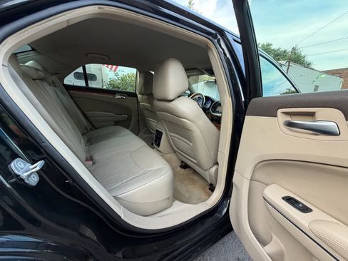 Used 2014 Chrysler 300 C RWD image 27