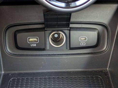 Used 2025 Hyundai Venue SEL FWD image 22
