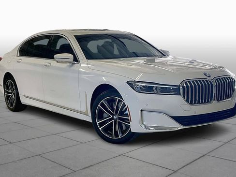 Used 2021 BMW 750i xDrive image 2