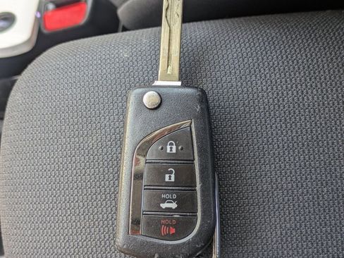 Used 2020 Toyota Corolla LE image 30