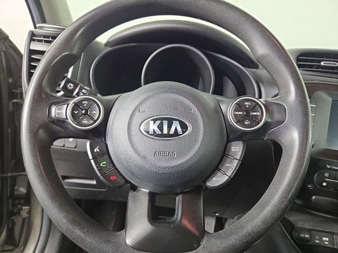Used 2018 Kia Soul + image 20