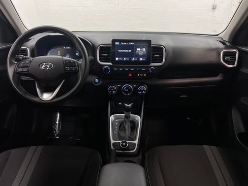 Used 2025 Hyundai Venue SEL FWD image 13