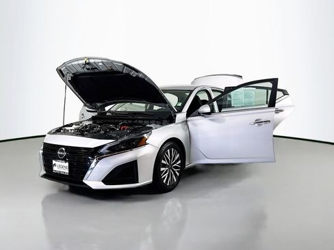 Used 2023 Nissan Altima 2.5 SV FWD image 17